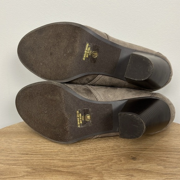 Y Not Olivia Lace Up Heeled Ankle Booties Faux Suede Taupe Brown Sz 10 Cottage - Picture 10 of 12